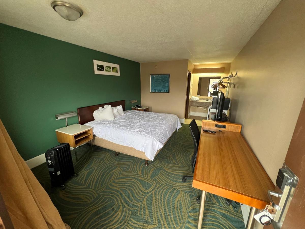 Hilltop Inn Pittsburgh Crafton Экстерьер фото