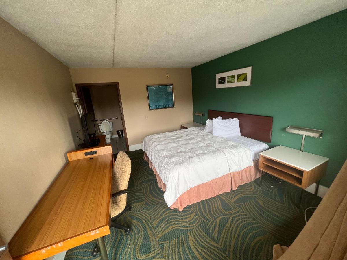 Hilltop Inn Pittsburgh Crafton Экстерьер фото