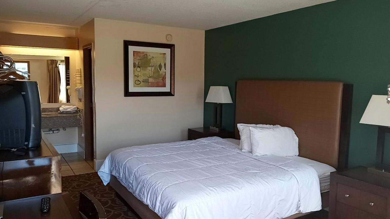 Hilltop Inn Pittsburgh Crafton Экстерьер фото