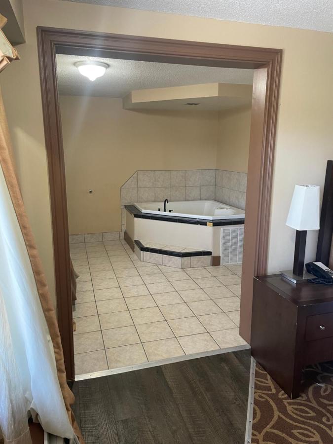Hilltop Inn Pittsburgh Crafton Экстерьер фото