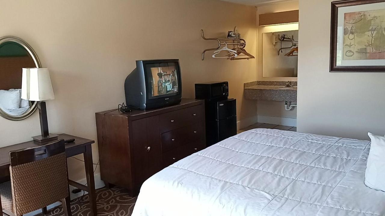 Hilltop Inn Pittsburgh Crafton Экстерьер фото