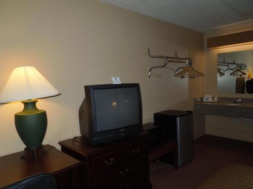 Hilltop Inn Pittsburgh Crafton Экстерьер фото