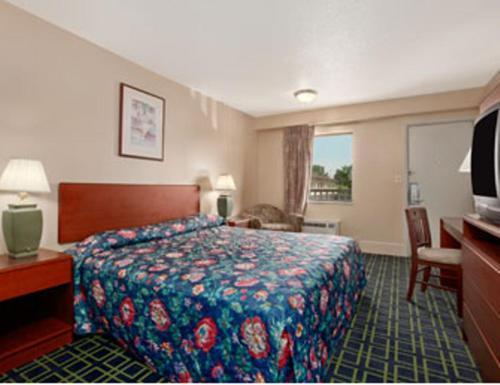 Hilltop Inn Pittsburgh Crafton Экстерьер фото