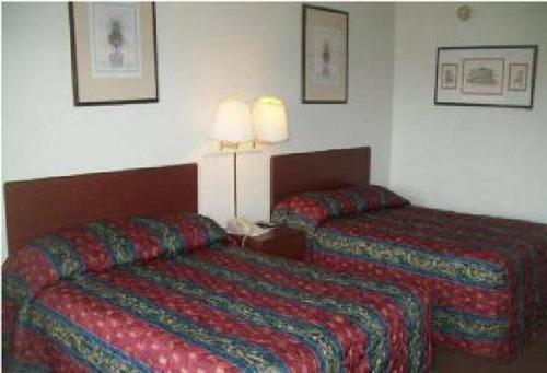Hilltop Inn Pittsburgh Crafton Экстерьер фото