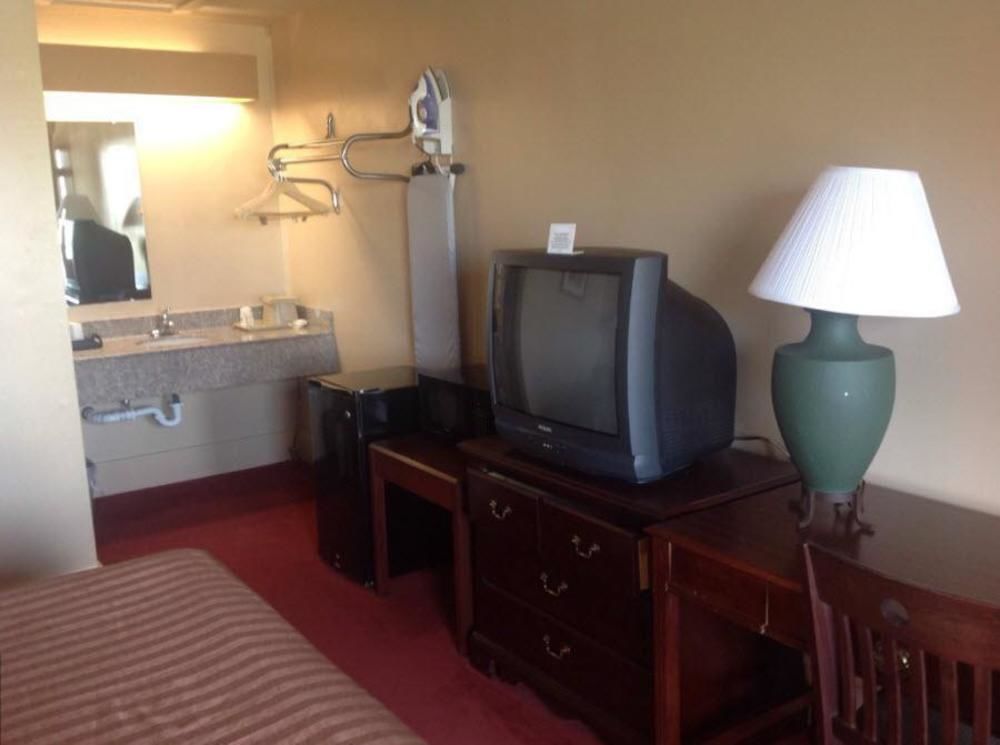 Hilltop Inn Pittsburgh Crafton Экстерьер фото